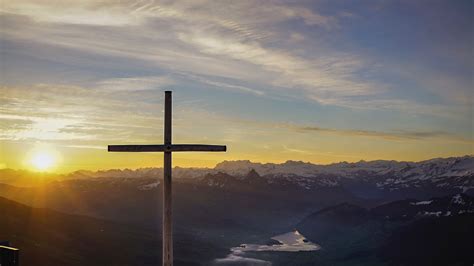 Cross With A Background Of Sunset Under Sky 4k Hd Cross Wallpapers Hd