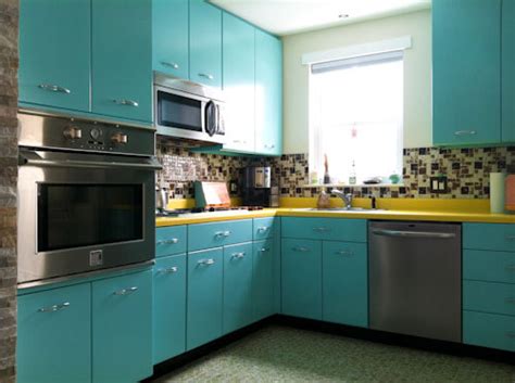 American cabinet manufacturers have traditionally built cabinets using a framed construction. Ann recreates the look of vintage metal kitchen cabinets ...