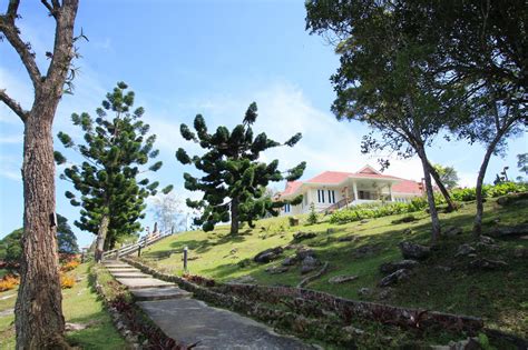 The jerail hill resort sits 3,938 feet above sea level atop mount jerai, sprawled across 5 acres of scenic landscape. leehwa writes: Beris Lake Vineyard and Gunung Jerai