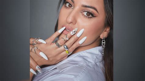 Photos Sonakshi Sinha Lost The Hearts Of Fans In Her Killer Look Striking A Sizzling Pose