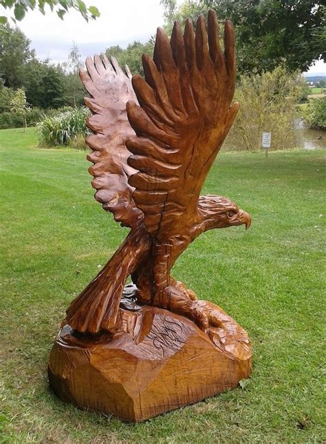 Life Sized Eagle Carved In Oak Садовые скульптуры Скульптуры