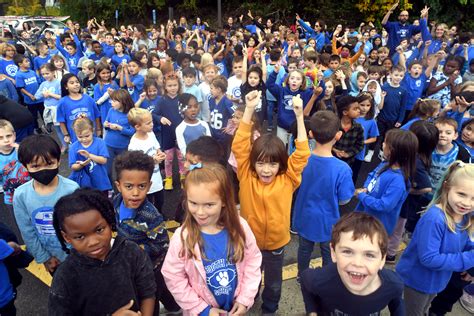 Trumbull S Booth Hill School Kicks Off Blue Ribbon Celebration Week
