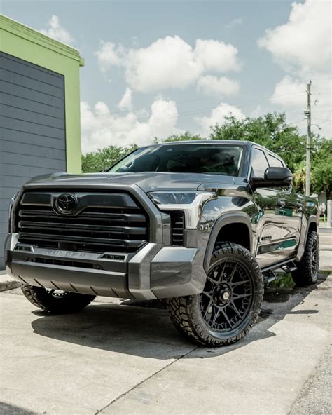 Toyota Tundra With 22×9 Wheels 4ps60 Sport Series And 35×125×22 Tires