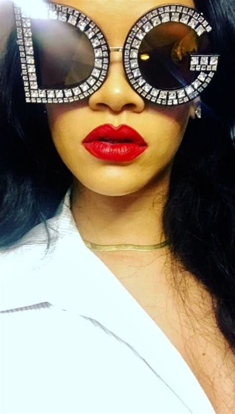 pin by hettiën on rihanna round sunglasses glasses classy sassy