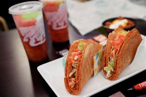 taco bell is sued for false advertising of crunchwraps mexican pizzas