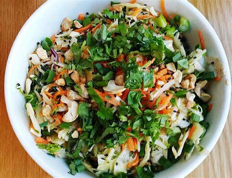 7 Hearty Raw Vegan Salad Recipes For A Raw Food Diet