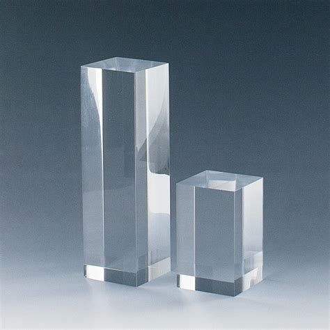 Set Of 2 Solid Plexiglass Presentation Stands 5 And 10 Cm Tall Laval