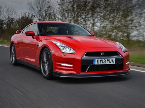 Nissan Gt R R35 Facelift Specs And Photos 2011 2012 2013 2014