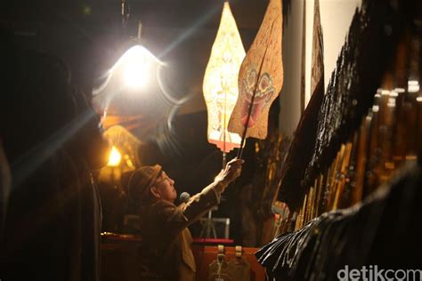 Baratayuda ki manteb sudarsono #wayangkulit #baratayuda #kimantebsudarsono pagelaran wayang kulit dalang: Wayang Kulit Semalam Suntuk Rayakan Malam Tahun Baru