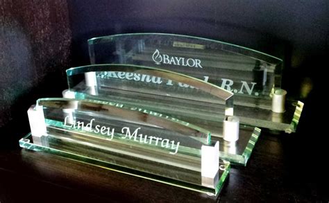 There are 4637 desk name plate for sale on etsy, and they cost 25,31 $ on average. Personalized Glass Arch Desk Name Plate - Crystal Images, Inc.