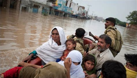 Floods In Pakistan Kill At Least 800 The New York Times
