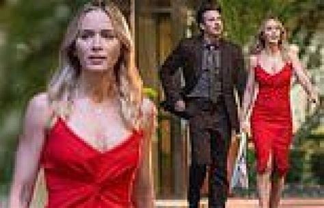 Friday September Pm Emily Blunt Dons Busty Red Dress As