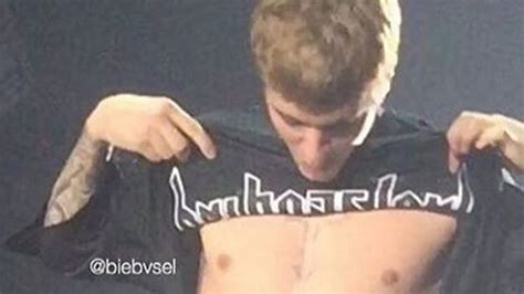 Justin Bieber Got A Stomach Tattoo Gq