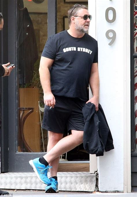 Russell Crowe Greets His Hairdresser In Friendly Fashion Russell