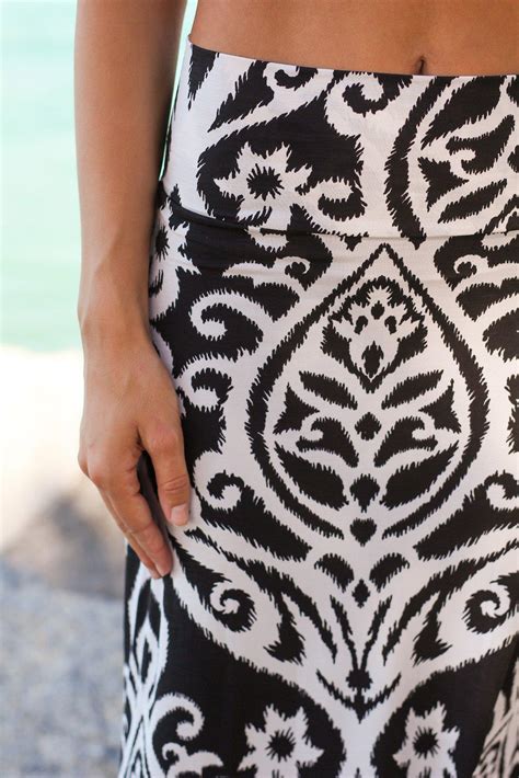 Black And White Printed Maxi Skirt Medium Black
