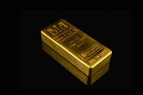 By far, the 1 oz gold bar is the most common sized gold bar that is traded and used for investments in many countries around the world. Products & Pricing | Strategic Gold