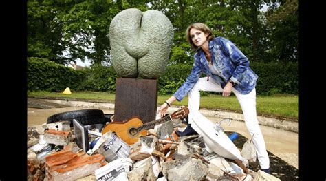 photo marie laure de villepin sculptrice sous le nom de marie laure viébel vernissage de l