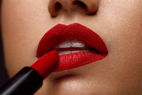 Lipstick Bandit Leaves Kiss Marks On Strangers Igniting Debate