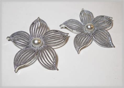 Pair Of 1967 Brooches Sarah Coventry Jewelry Home Jewelry Parties