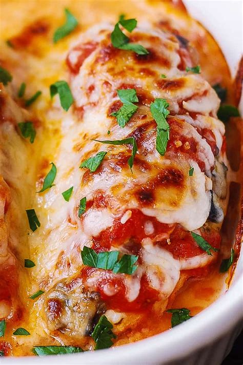 I like basil, parsley or thyme. Easy Mozzarella Chicken with Tomato Sauce and Mushrooms ...