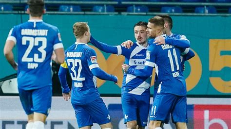 The compact squad overview with all players and data in the season overall squad sv darmstadt 98. Das 180-Grad-Spiel des SV Darmstadt 98 | hessenschau.de ...
