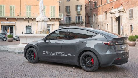 A Bordo Della Prima Tesla Model Y Ditalia Ecco Il Nuovo Suv Di Elon Musk