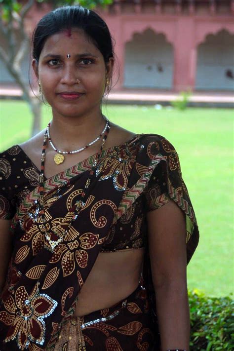 imágenes de mujeres indias con sus vestidos coloridos