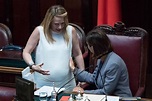 Giorgia Meloni incinta porta il super pancione alla Camera. E perfino ...