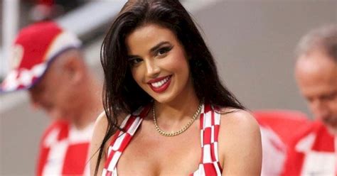 world cup s sexiest fan ivana knoll trolls man utd with liverpool dig after anfield rout man