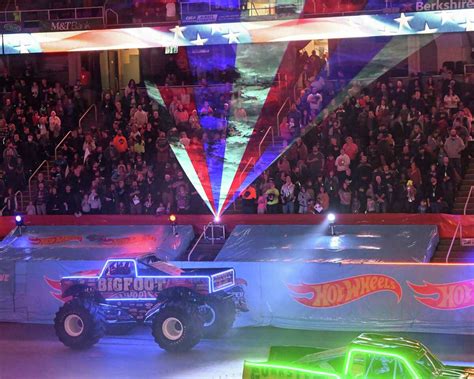 Hot Wheels Monster Trucks Lights Up Mvp Arena