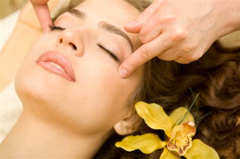 How To Use Facial Massage For Wrinkle Reduction