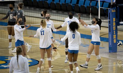Womens Volleyball Sweeps Oregon State In Final Home Games Of Regular