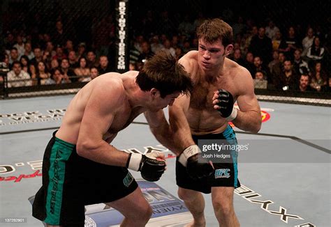 Forrest Griffin Punches Stephan Bonnar During The Light Heavyweight News Photo Getty Images
