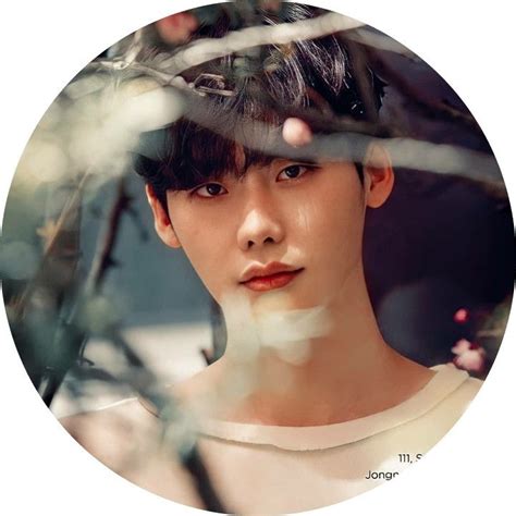 افتارات كوريه Lee Jong Suk Moonlight Photography Girl Photography Poses