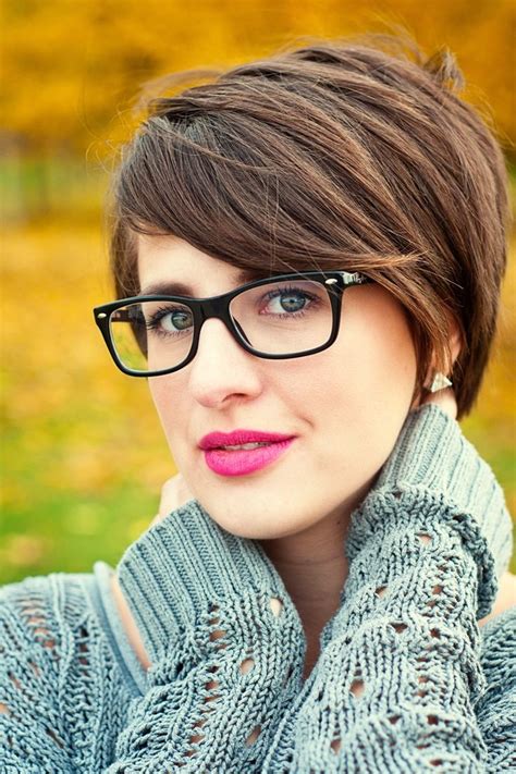 6 Divine Hairstyles For Glasses Female