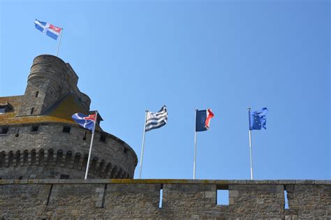 The products of the cheap radio company companies are presented at affordable prices without sacrificing quality. Castle, Flags, Brittany, Europe, Saint Malo #castle, # ...