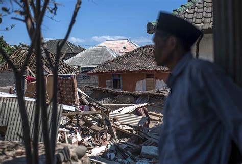 The Latest Lombok Quake Death Toll Rises To 98