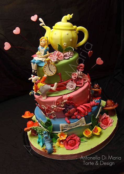 That Must Have Taken Forever To Make Alice In Wonderland Cakes