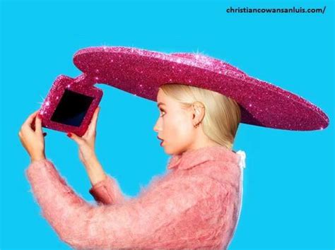 Selfie Hairbrush 10 Crazy Gadgets To Use For The Perfect Selfie The