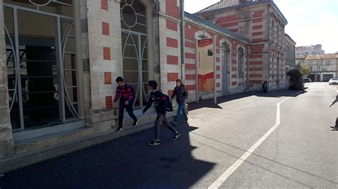 Entrée et cour  Site du collège Jules Michelet (Angoulême)  Pédagogie