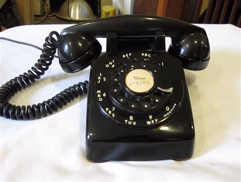 14 Retro Novelty Phones