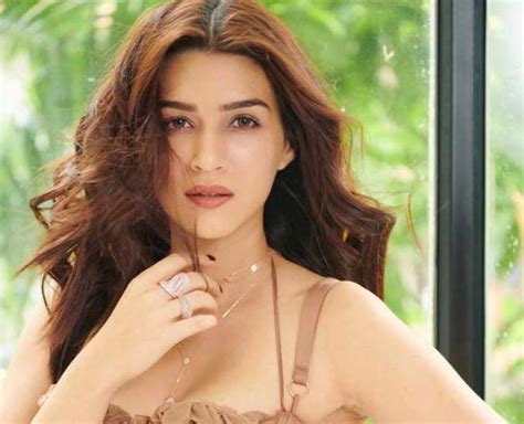 know some interesting facts about bollywood actress kriti sanon in hindi know some interesting