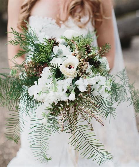 20 Chic Wedding Bouquets Ideas For Winter Brides