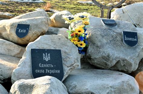 Кравчук володимир ярославович — поет, журналіст. На горі Карачун вшанували пам'ять загиблих воїнів ...