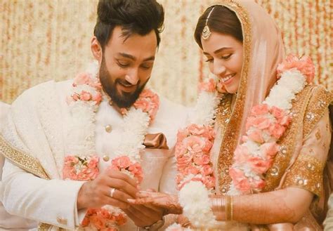 Sign up for free now for the biggest moments from morning tv. Actress Sana Javed shares more wedding pictures