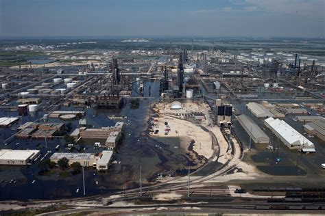 Largest Us Refinery Restarts After Texas Freeze Sources Reuters
