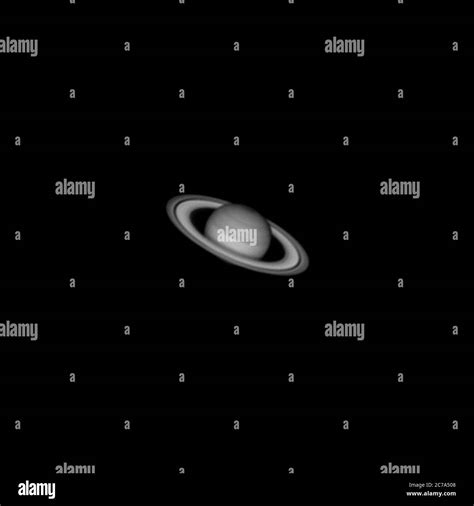 Saturne Et Ses Anneaux Pris En Haute Résolution Avec Télescope Dans L