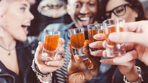 How Drinking Too Much Alcohol Could Damage Your Eyes Huffpost Life