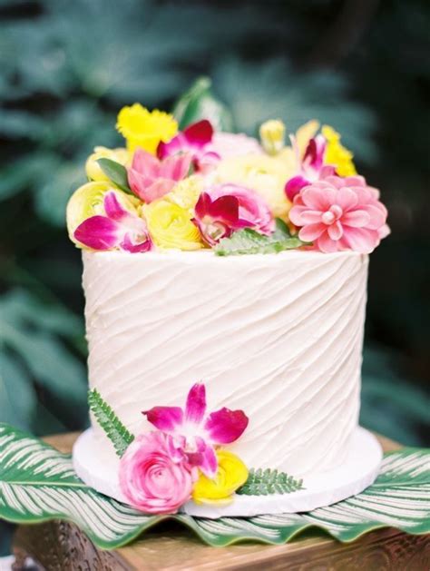 Pin By Kyra Clark On Beach Wedding Hawaiian Wedding Cake Tropical