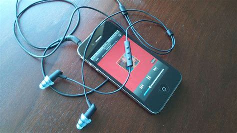 Noise Canceling Earbuds Make Mobile Music Sweeter